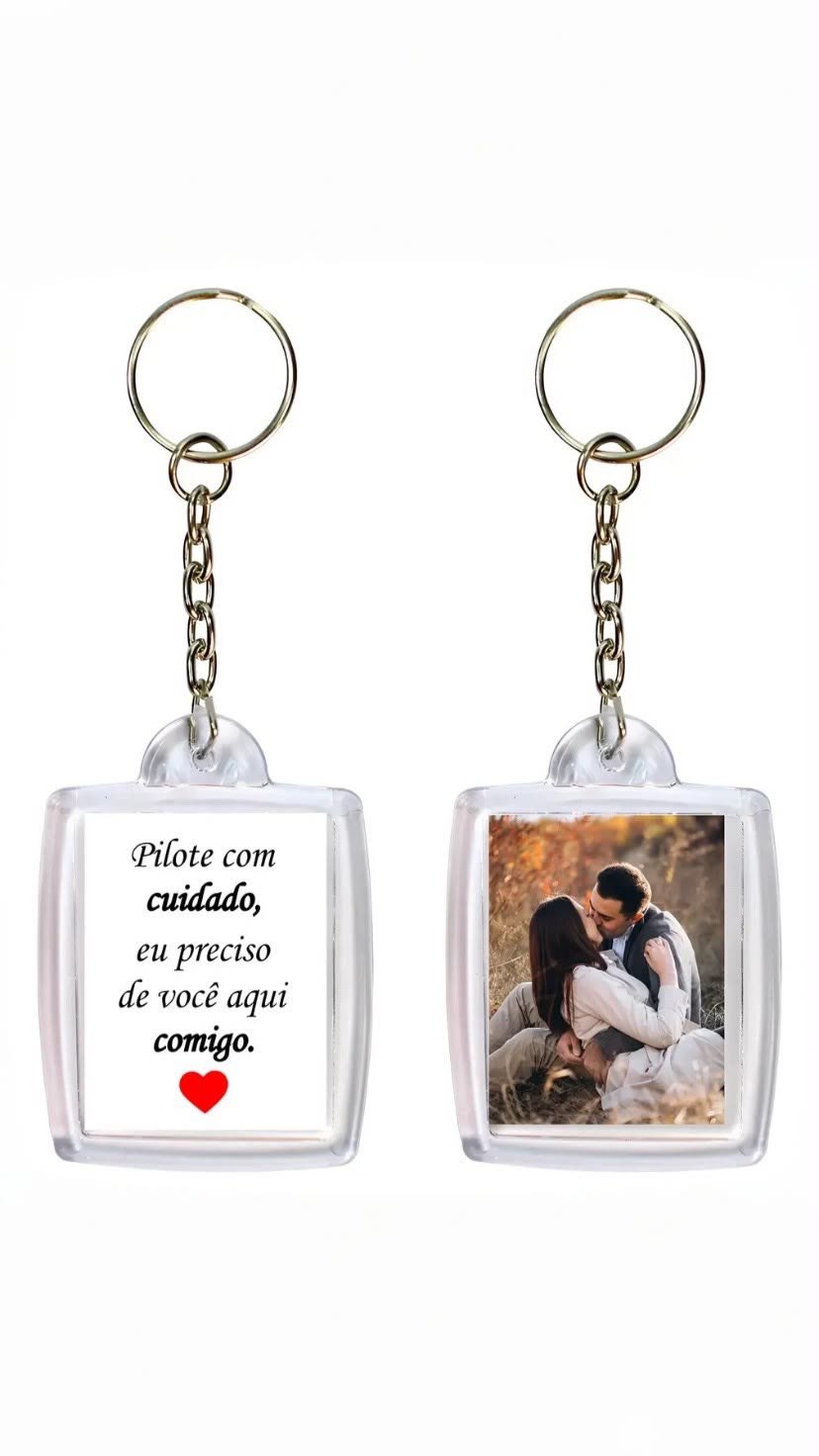 Chaveiro duplo com frase de um lado e foto do casal do outro